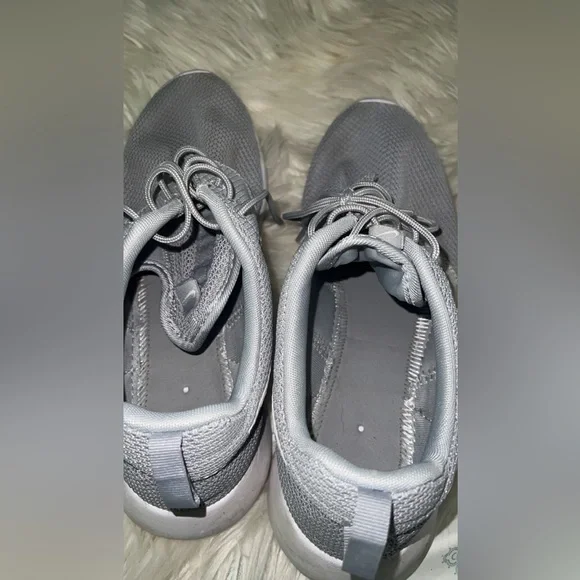 Worn a few times! Nike Mens Roshe One Premium Sneaker Size 11 - Picture 3 of 8